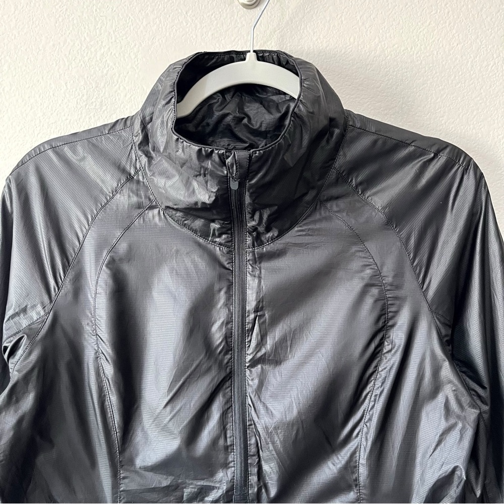 Lululemon Women's Run With It Jacket Black Size 6 Windbreaker Water Resistant - Picture 5 of 12
